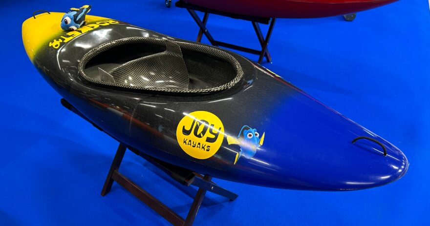 Dětský kajak Rocket od JOY Kayaks v designu inspirovaném filmem Hledá se Nemo.