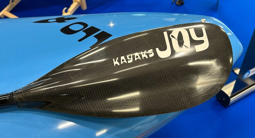Dětské kompozitové pádlo od JOY Kayaks.