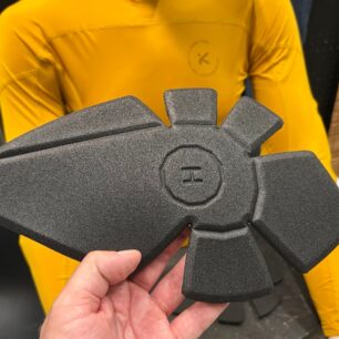 Inovované loketní pěny do trika Shade V4 Cross.