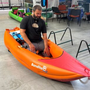 Zkouška rozkleku a ergonomické sedačky v kánoi Bandita.