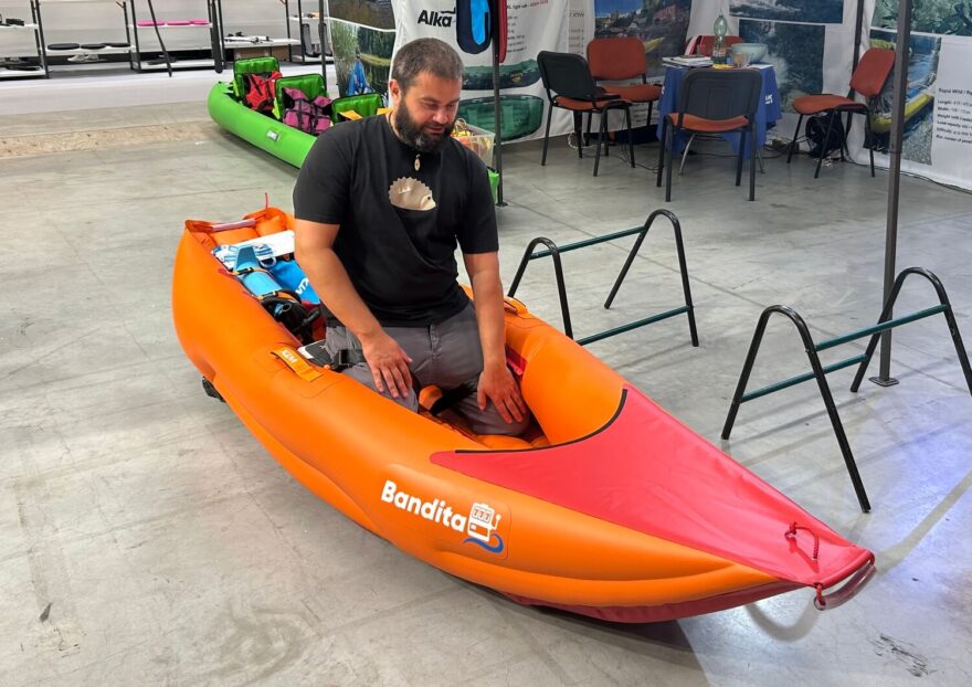 Zkouška rozkleku a ergonomické sedačky v kánoi Bandita.