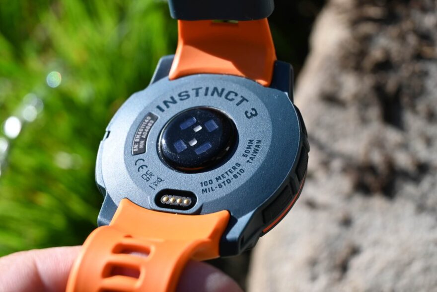 Kompletně plastové dýnko a plastová čočka na senzorech ST – GARMIN INSTINCT 3 SOLAR.