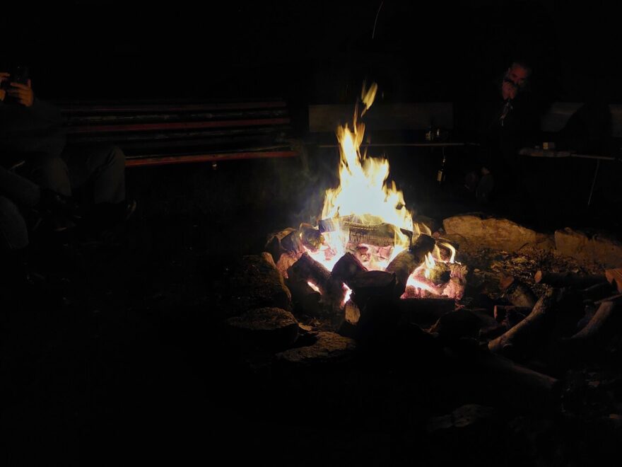 U ohně jsme strávili páteční i sobotní večer.
