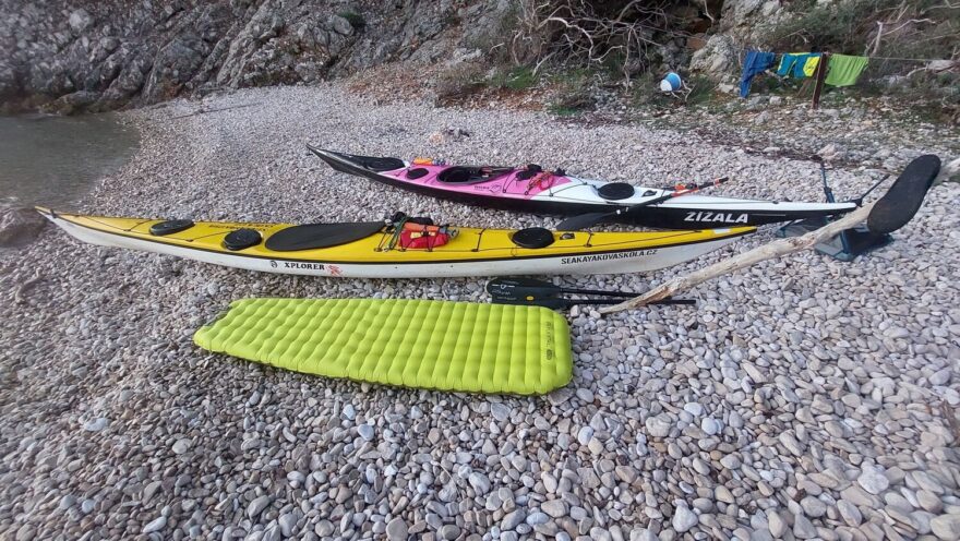 Celkový pohled na karimatku FLEXTAIL R09 AVS ve velikosti Large.