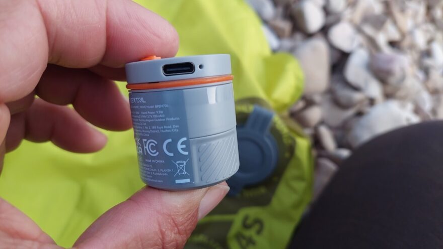 Dobíjení pomocí USB-C a 33 g vážící pumpa.