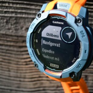 Opět nechybí funkce jako jsou Navigovat, Expedice či Sledovat mě – GARMIN INSTINCT 3 SOLAR.