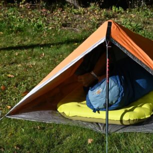 Pohodlné ležení na karimatce FLEXTAIL TINY SLEEPING PAD R09 AVS.