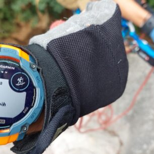 Poněkud zavádějicí symbol pro lezení, ale na ferratu obsahuje sledování dostatečných hodnot.