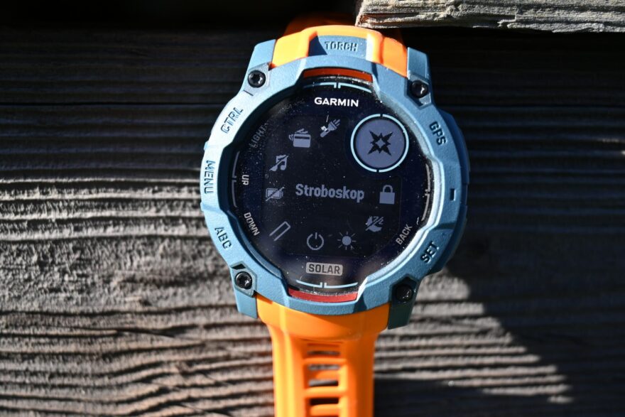 Různé druhy blikání svítilny – GARMIN INSTINCT 3 SOLAR.