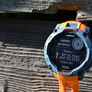 Rychlé uložení pozice stiskem tlačítka GPS – GARMIN INSTINCT 3 SOLAR.