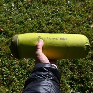 Sbalená karimatka FLEXTAIL TINY SLEEPING PAD R09 AVS.
