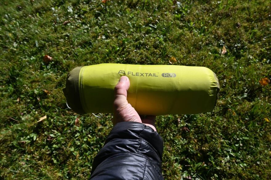 Sbalená karimatka FLEXTAIL TINY SLEEPING PAD R09 AVS.