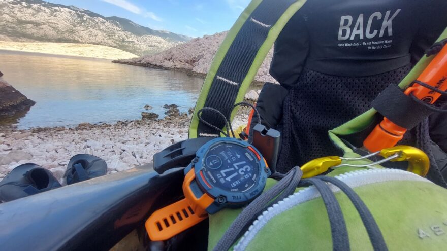 Testování při pádlování na seakyaku – GARMIN INSTINCT 3 SOLAR.