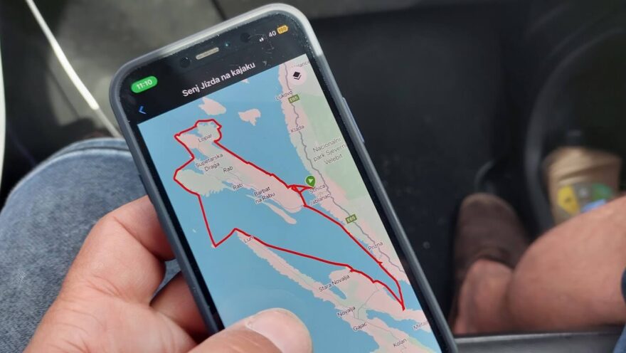 Záznam trasy na seakyakové výpravě – Garmin Instinct 3 Solar.
