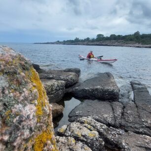 Severní část ostrova je kamenitá a takhle krásná.