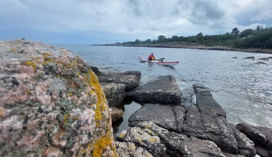 Severní část ostrova je kamenitá a takhle krásná.