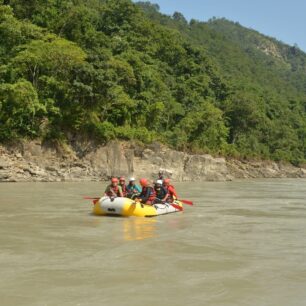 Konečně na vodě, první metry na Bheri.