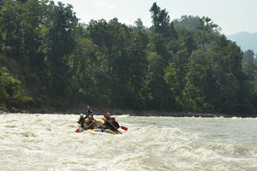 V peřejích Bheri překonává značné výškové rozdíly, což při síle proudu vytváří obrovské a silné vracáky. Obvykle představovaly vracáky větší riziko než samotná peřej.