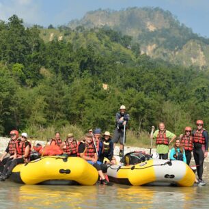 Před vyplutím na poslední úsek Bheri; dnes doplujeme až do Karnali.