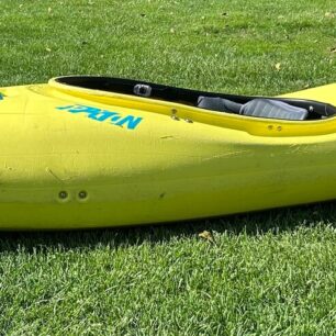 Celkový pohled na kajak Prijon Rizz z boku.
