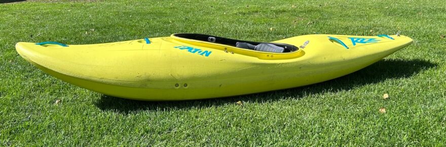 Celkový pohled na kajak Prijon Rizz z boku.