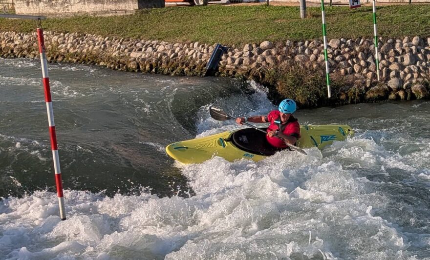 Kajak má rád rychlost a aktivního jezdce.