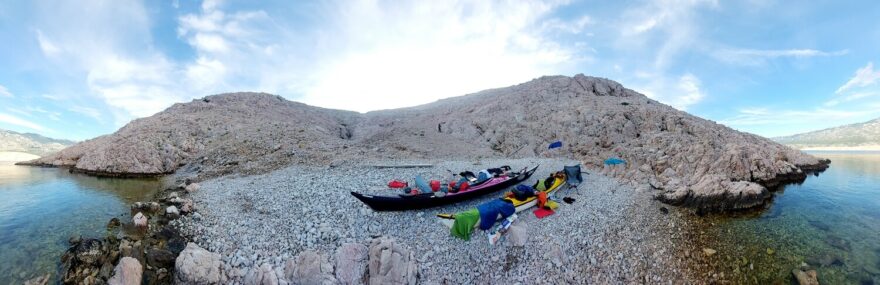 Poslední kemp na expedici RAB 2025 opět na ostrově Rab - Uvala Belinovice.