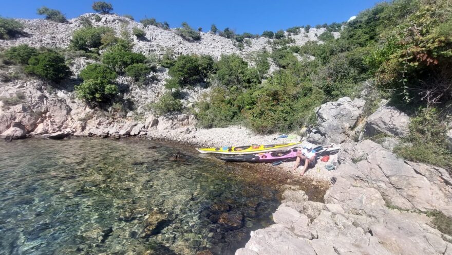 Vypadá to jako pohoda, ale zrovna tady byla voda díky horskému potoku dost studená - brakická - RAB 2025.