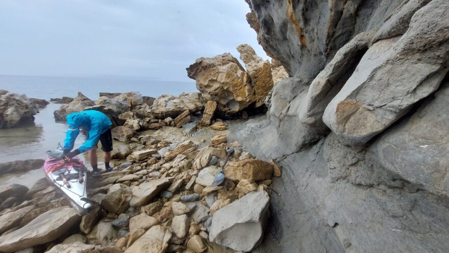 Za chvili nás čeká malinko bitka ve vlnách směr kaplička Sveti Nikola - RAB 2025.