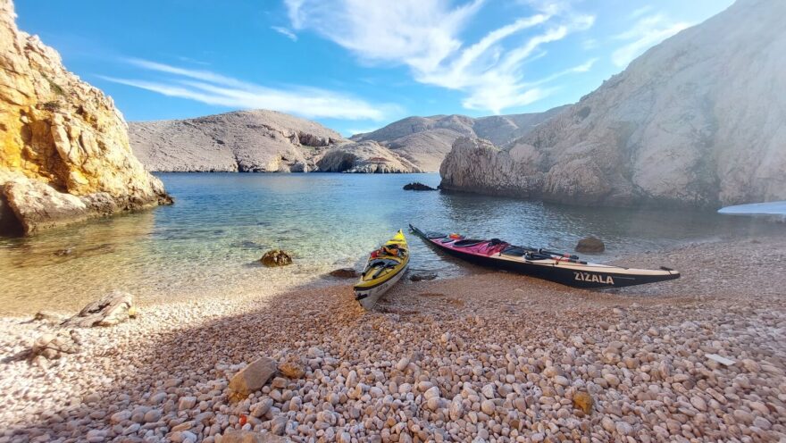 Západní pobřeží ostrova Pag skrývá i takové poklady jako je tato zátoka - RAB 2025.