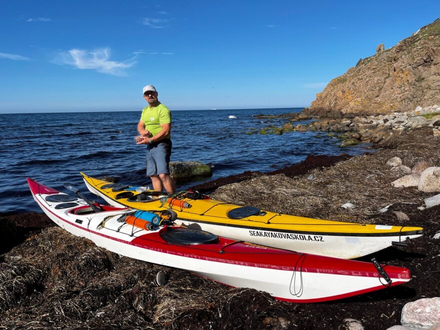 Přistání a svačinka pod hradem Hammershus.