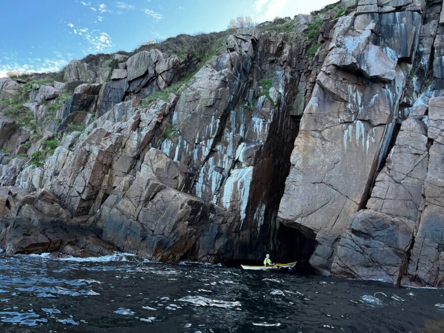 Divoké pobřeží směrem na sever od Ronne a kousek od hradu Hammershus.