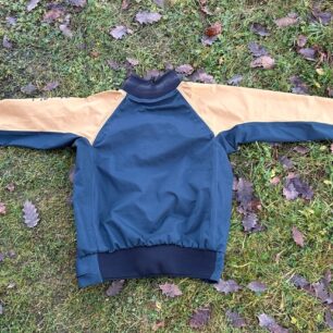 Vodácká bunda Riva od firmy Kutlíci. Pohled zezadu.