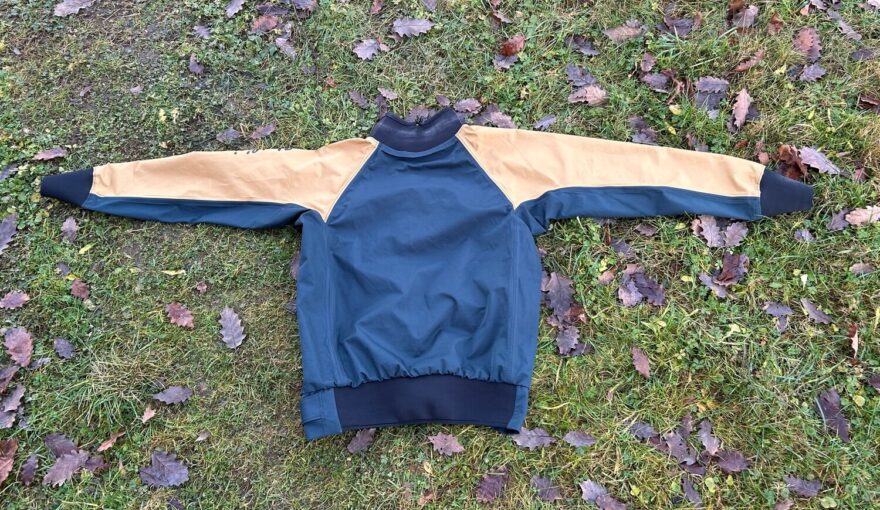 Vodácká bunda Riva od firmy Kutlíci. Pohled zezadu.