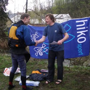 Vyhlašování vítězů po závodě Extrem Tour 2006 na Vrchlabské soutěsce.