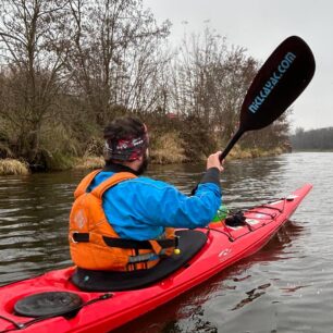 Na zimním pádlování z Prahy do Mělníka. / F: Pepa Beneš