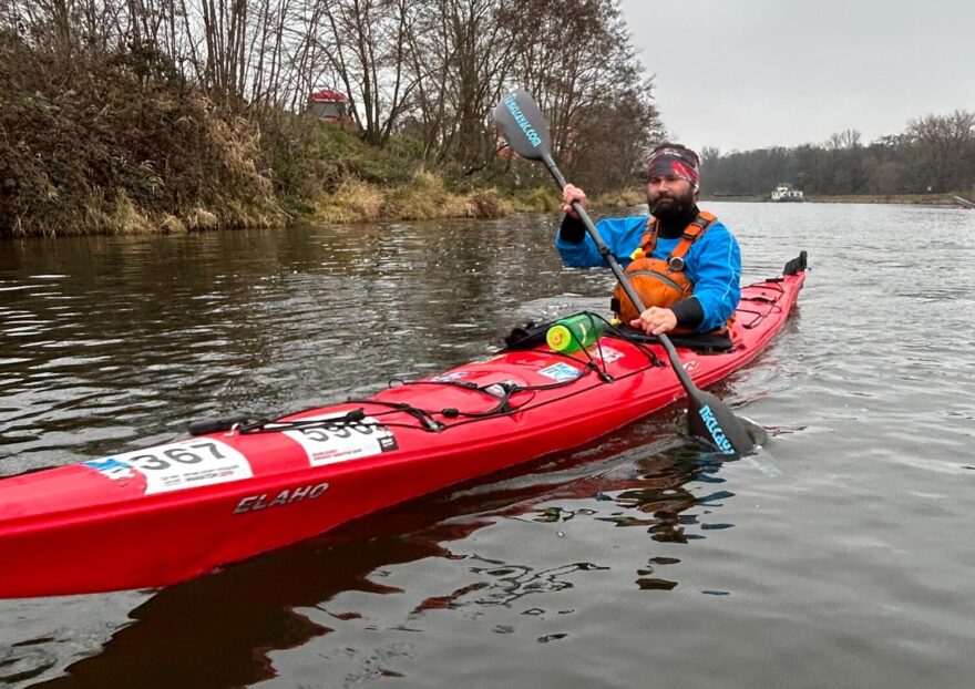 Na zimním pádlování z Prahy do Mělníka. / F: Pepa Beneš