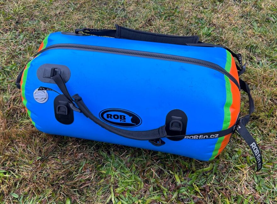 Duffle bag při plném nafouknutí.