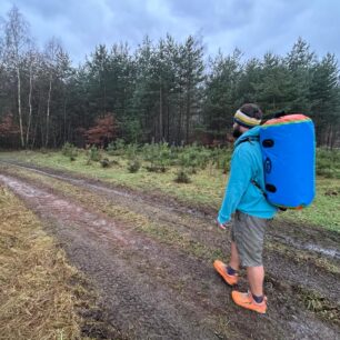 Duffel lze samozřejmě využít jako batoh.