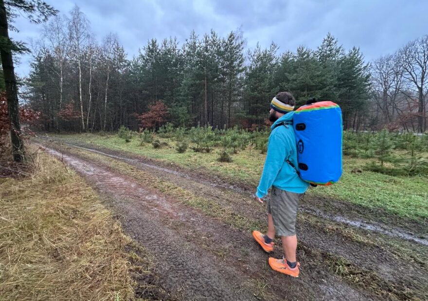 Duffel lze samozřejmě využít jako batoh.