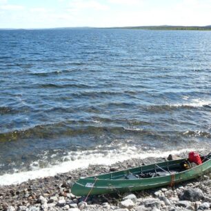 Na břehu 150 km dlouhého jezera Point.