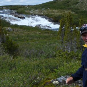 Krásné vodopády na řece Starvation. Znamenají ovšem 500 m přenášení.