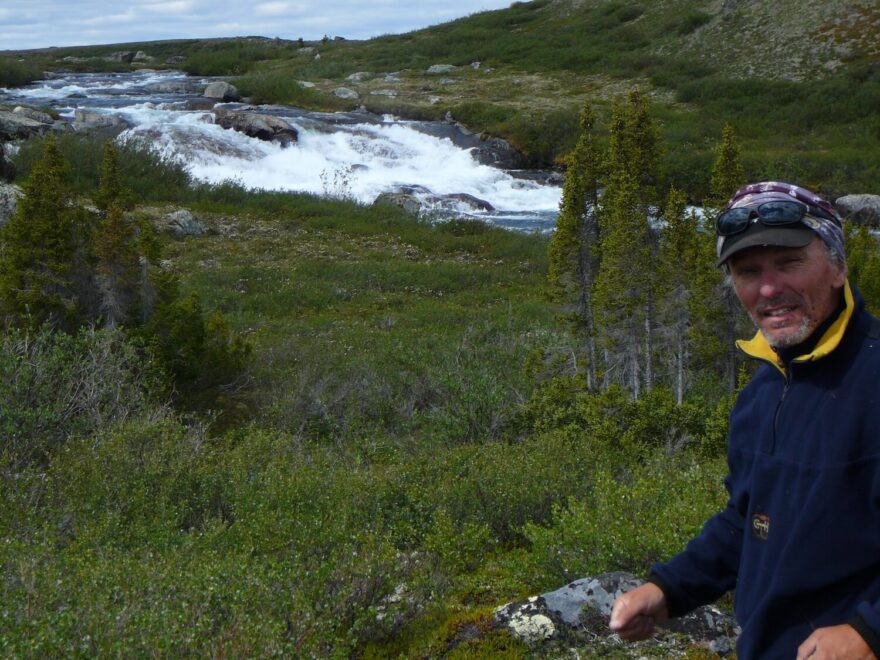 Krásné vodopády na řece Starvation. Znamenají ovšem 500 m přenášení.