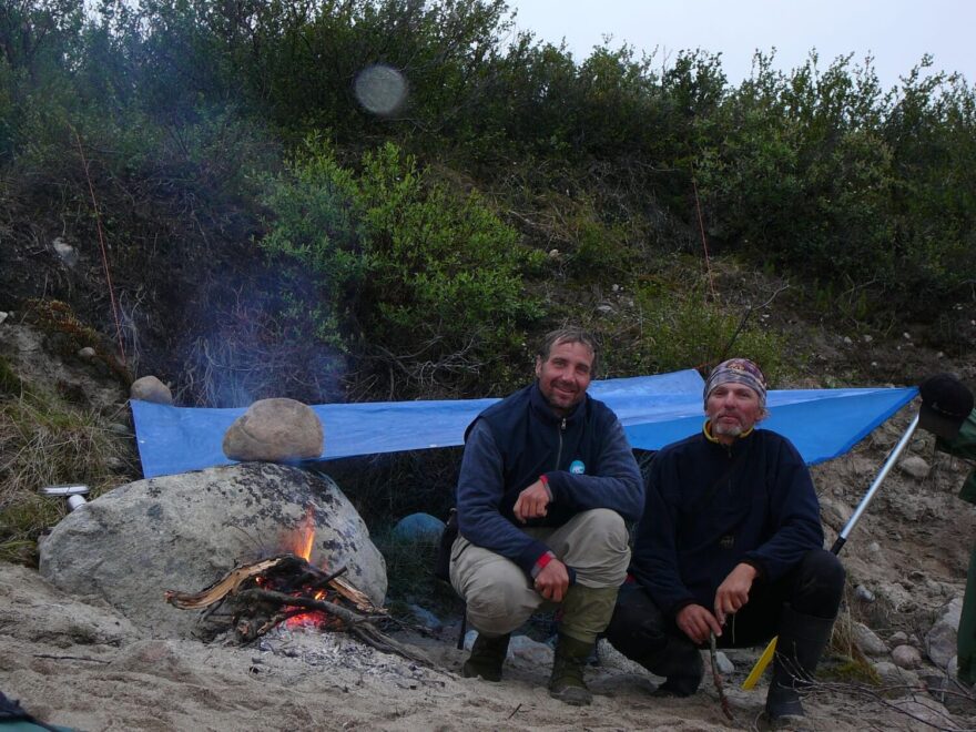 Odpočinek po dešti a boji s větrem u jezera Point.