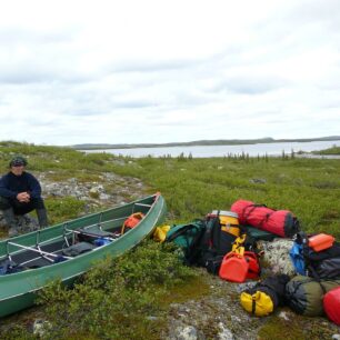 Přenášení ke Starvation Lake, které je v pozadí.