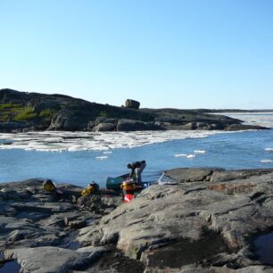 Zablokováni ledem u jezera Point. Naštěstí nás brzy propustil příznivý vítr.