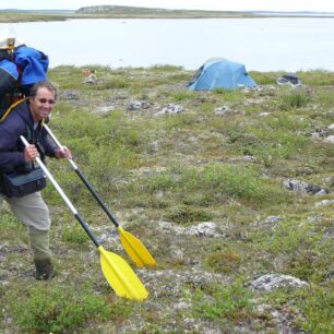 Začátek první portáže mezi Big Lake a Starvation Lake dlouhé 2 km. Šlo se natřikrát, takže to byla práce na celý den.