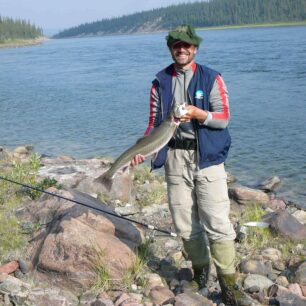 Coppermine je bohatá na ryby. Každý večer je o jídlo postaráno do pěti minut.