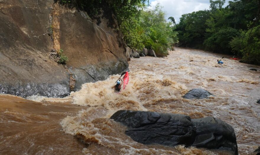 Terka v parádních peřejích řeky Kathita.