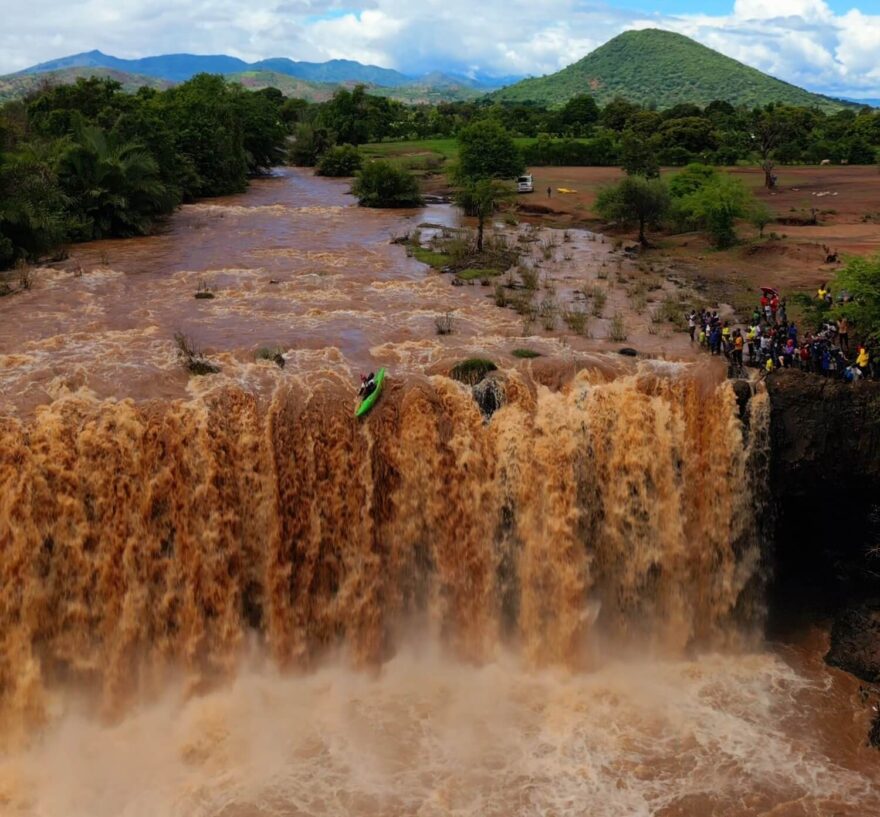 Vodopád na nasedání řeky Kathita.